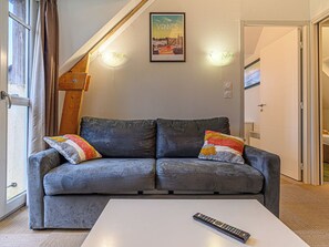 TV - Le Château de Kergonano by Interhome (Baden)