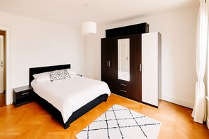 4 bedrooms, iron/ironing board, Internet, bed sheets - 4-bedroom apartment in downtown Montreux, lake view (Montreux)