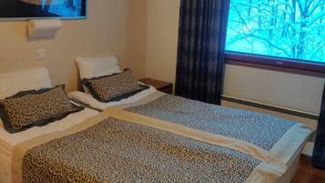 2 makuuhuonetta, silitysrauta/-lauta, Wi-Fi, vuodevaatteet