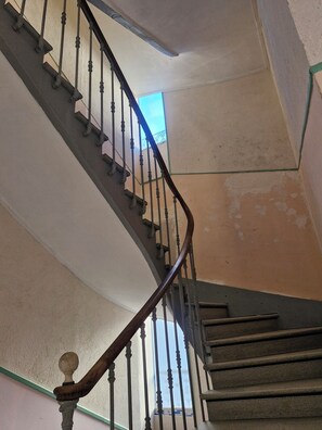 Interior - Apparently modern with city center view (La Bourboule)