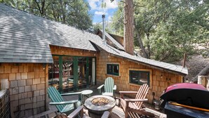 Property grounds - Hot Tub, Sauna & Cozy Tree Haus Escape (Idyllwild-Pine Cove)