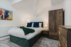 2 bedrooms, iron/ironing board, WiFi, bed sheets - St David's Apt | Contractors, Family, Friends (Lytham St Annes)