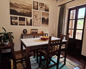 Dining - Apartment 4 (Pido)