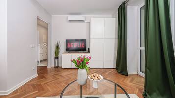 Classic Apartment, Balcony | Iron/ironing board, cots/infant beds, free WiFi, bed sheets