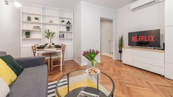 Apartamento clássico, sacada | Quartos à prova de som, ferros/tábuas de passar roupa