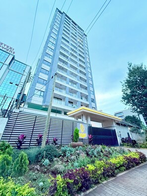 Exterior - Cozy studio apartment in the heart of Kilimani with a fully equiped gym. (Nairobi)