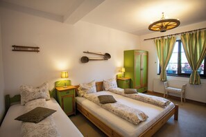 Internet, bed sheets - Casa Mosului Triple Room 1 (Cârțișoara)