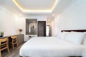 Desk, laptop workspace, free WiFi - Harmony Truong Quyen (Ho Chi Minh)