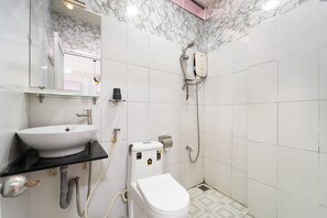 Superior Studio | Bathroom | Hair dryer, soap, shampoo, toilet paper - Harmony Truong Quyen (Ho Chi Minh)