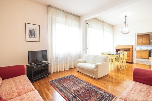 "Royale Melody elegant and spacious apartment located near downtown.