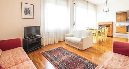 "Royale Melody elegant and spacious apartment located near downtown.