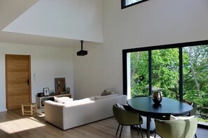 Interior - Pays Basque: Family home with large garden, close to mountains and ocean! (Mouguerre)