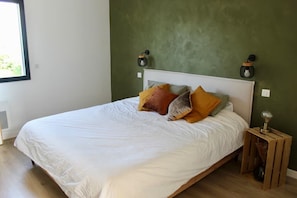 Iron/ironing board, WiFi, bed sheets - Pays Basque: Family home with large garden, close to mountains and ocean! (Mouguerre)
