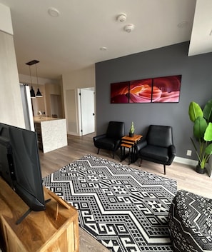 Lobby - Premier 2-Bedroom Corporate Suite in Toronto | Elm Ledbury (Toronto)
