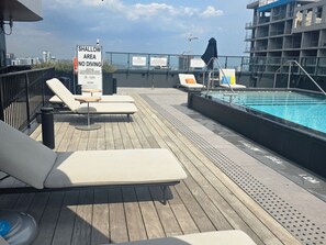 Pool - Elegant 2 Bedroom Suite in Toronto | Elm Ledbury (Toronto)