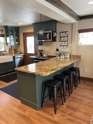 Fridge, microwave, oven, stovetop - The Little Dipper Cabin (Shaver Lake)