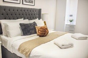 2 habitaciones, decoración personalizada y muebles diferentes 