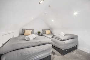 2 bedrooms, individually decorated, individually furnished, free WiFi - Mulberry Apartment (Chester)