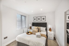 1 bedroom, individually decorated, individually furnished, free WiFi - York Suite (Chester)