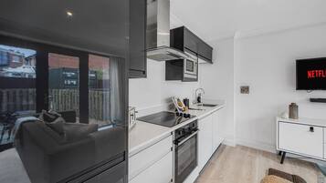 Dishwasher, cookware/dishes/utensils
