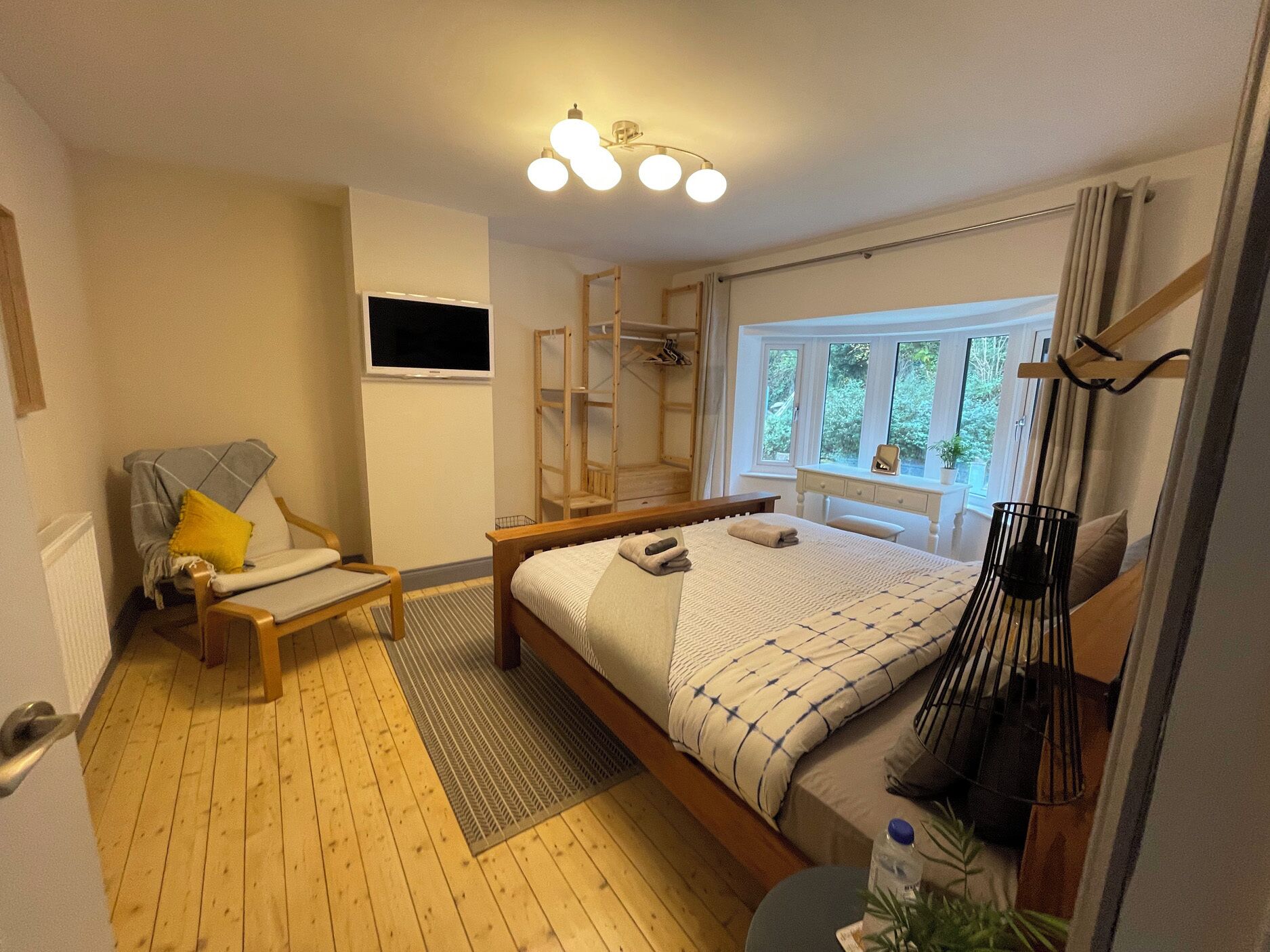 4 bedrooms, individually decorated, individually furnished, free WiFi