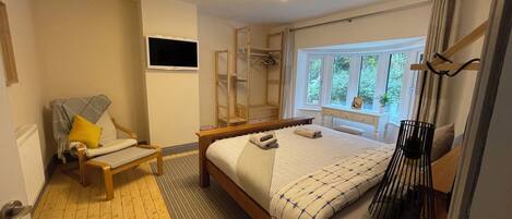 4 bedrooms, individually decorated, individually furnished, free WiFi