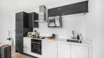 Cookware/dishes/utensils