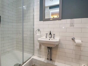 Cottage | Bathroom - Kingsley Loft (Chester)