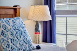 Tabla de planchar con plancha, wifi gratis y ropa de cama 