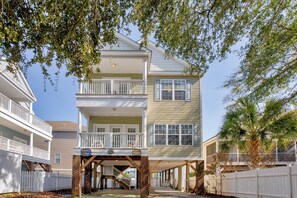 Exterior - Palmetto Breeze Coastal Retreat w Private Pool (Surfside Beach)