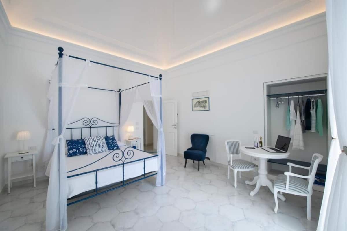 Deluxe Suite, Sea View | In-room safe, soundproofing, iron/ironing board, free WiFi