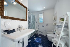 Superior Suite, Sea View | Bathroom - Terrazza Zaffiro (Positano)