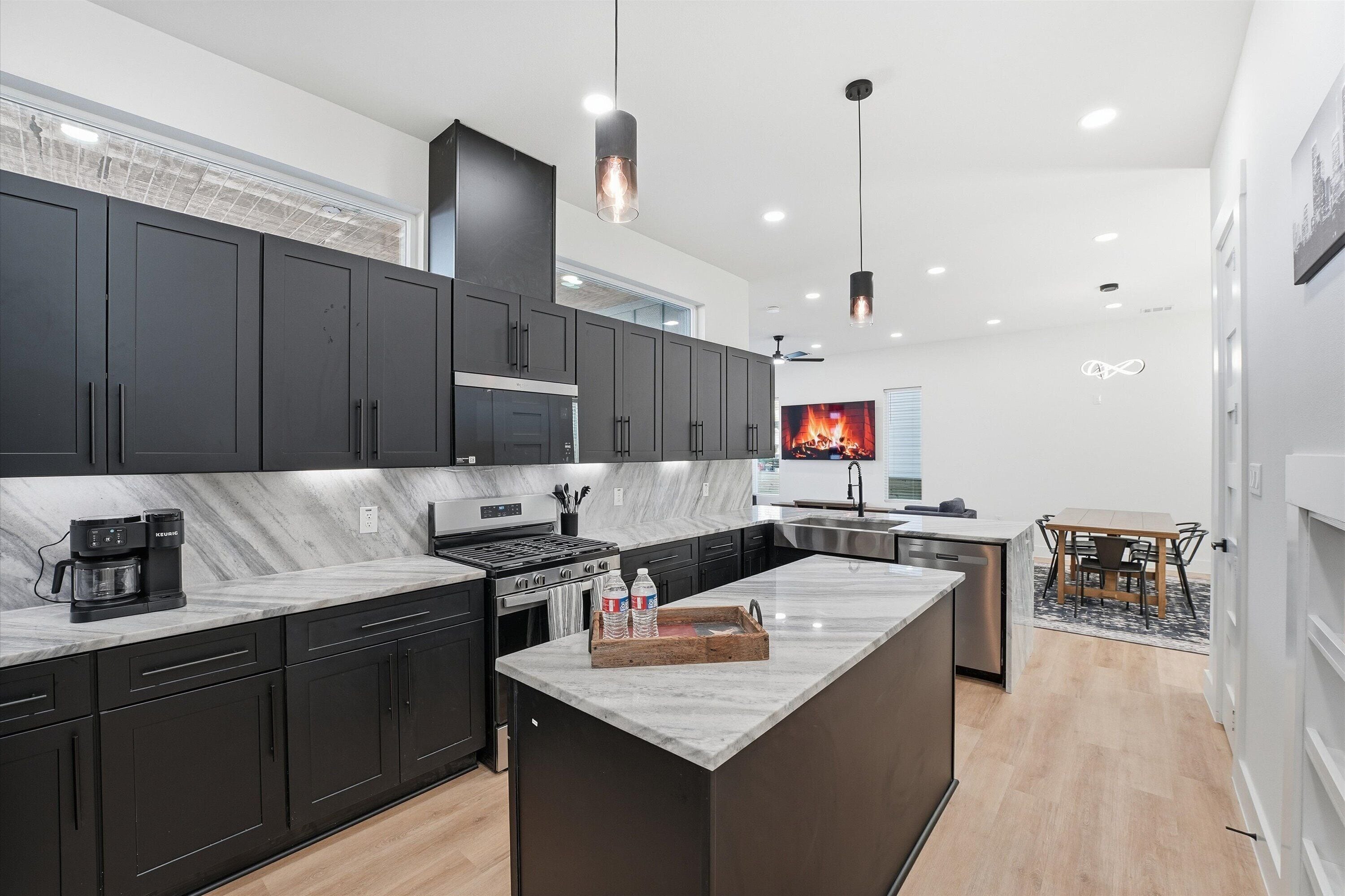 Microondas, horno, parrilla de estufa y lavavajillas 