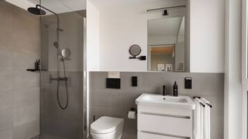 Comfort Suite with Sofa Bed | Bathroom | Shower, free toiletries, hair dryer, towels