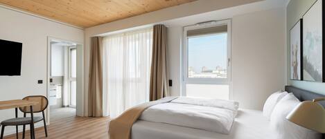 Rom – comfort, 1 queensize-seng | Individuelt dekorert, individuelt innredet og skrivebord