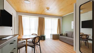 Suite Confort, 1 cama de matrimonio con sofá cama | Decoración individual, mobiliario individual, escritorio