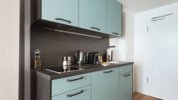 Suite | Privékeuken | Een espressoapparaat, een waterkoker