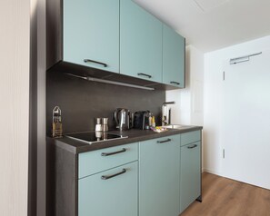 Suite | Privékeuken | Een espressoapparaat, een waterkoker