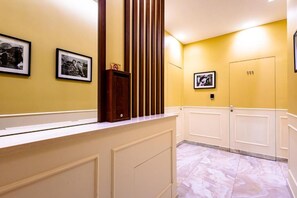 Comfort-Doppelzimmer, Balkon, Blick auf den Innenhof | Innenbereich