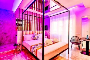 Junior-Suite, Balkon, Blick auf den Innenhof | Schallisolierte Zimmer, kostenloses WLAN