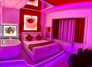 Deluxe Suite, Courtyard View | Soundproofing, free WiFi - Bed Cinecittadue (Rome)