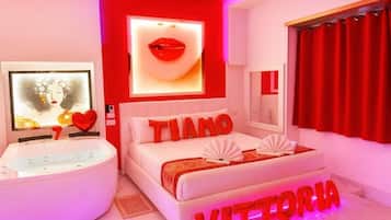 Deluxe-Suite, Blick auf den Innenhof | Schallisolierte Zimmer, kostenloses WLAN