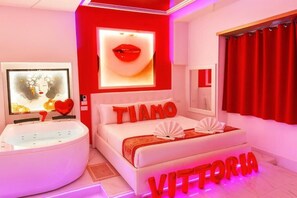 Deluxe Suite, Courtyard View | Soundproofing, free WiFi - Bed Cinecittadue (Rome)