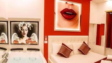 Deluxe Suite, Courtyard View | Soundproofing, free WiFi