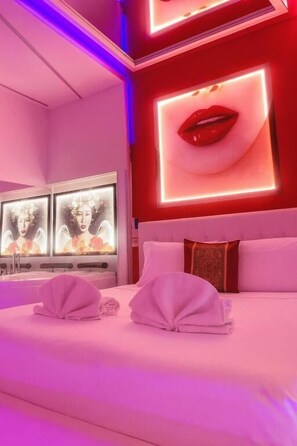 Deluxe suite, uitzicht op binnenplaats | Geluiddichte muren, gratis wifi