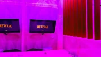 Juniorsvit - balkong - utsikt mot innergården | Privat bubbelpool