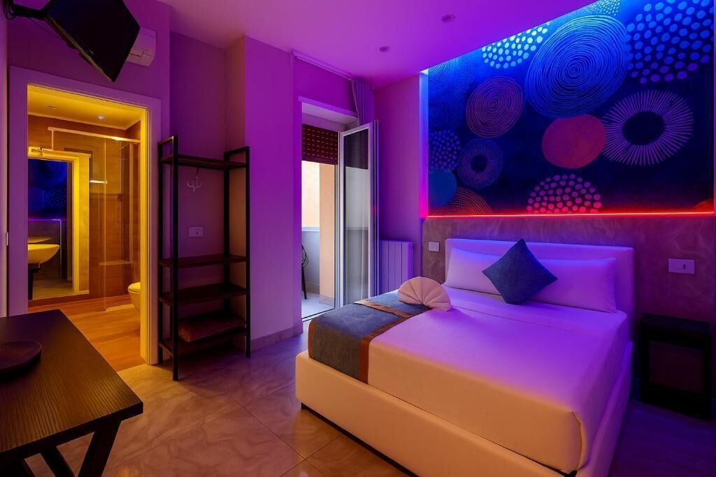 Comfort-Doppelzimmer, Balkon, Blick auf den Innenhof | Schallisolierte Zimmer, kostenloses WLAN