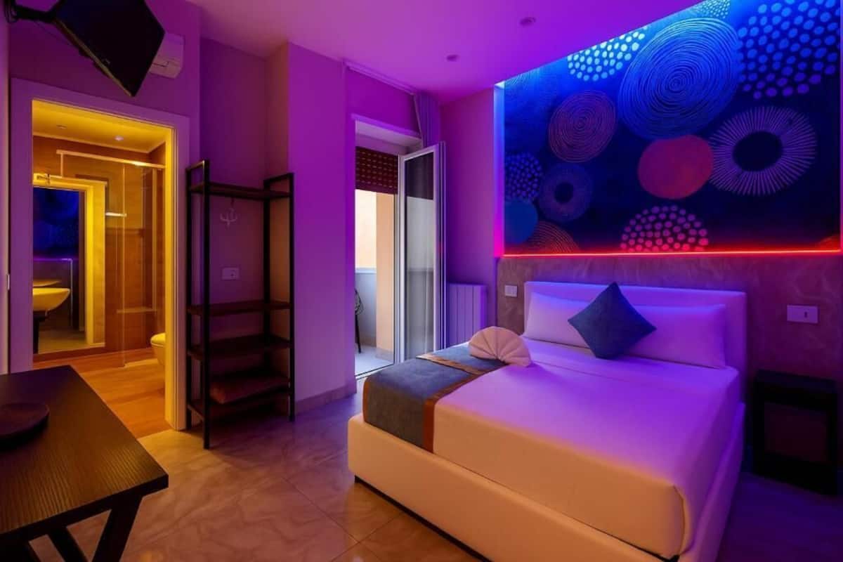 Comfort-Doppelzimmer, Balkon, Blick auf den Innenhof | Schallisolierte Zimmer, kostenloses WLAN