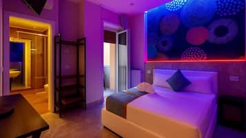 Chambre Confort double, balcon, vue sur la cour intérieure | Système d’insonorisation, accès au Wi-Fi (inclus)