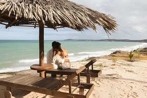 On the beach, white sand - Pousada Vila Corada (Tibau do Sul)